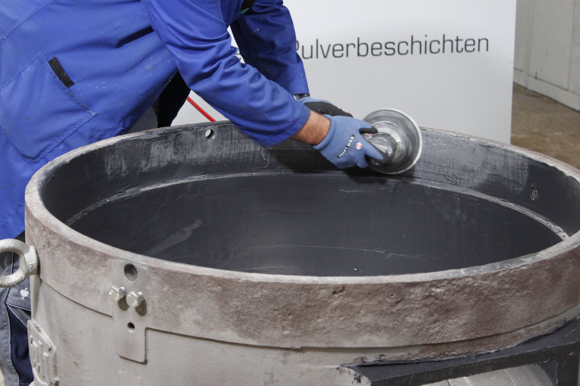 ứng dụng keo epoxy chịu tải nặng trên thiết bị mài mòn