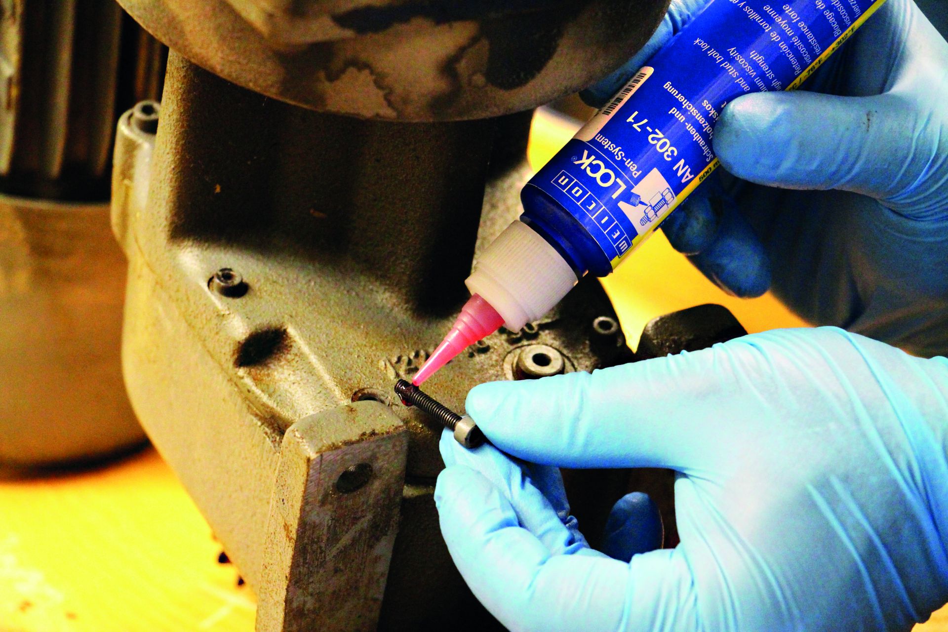 WEICONLOCK® AN 302-71 Locking of Threads and Stud Bolts - Weicon Vietnam