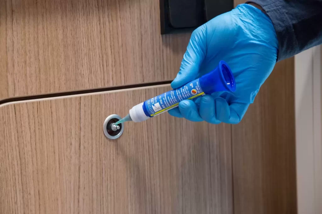 keo-khoa-ren-chong-xoay-truc-weicon