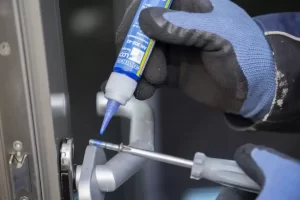 Vì sao cần dùng keo chịu nhiệt trong công nghiệp?